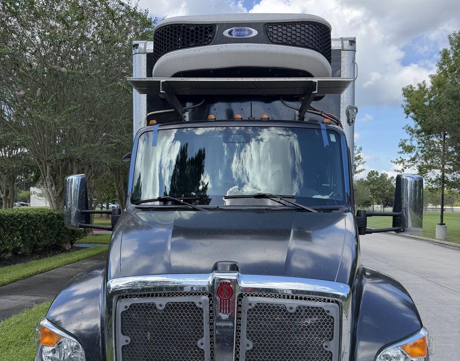 Commercial box truck with a new windshield